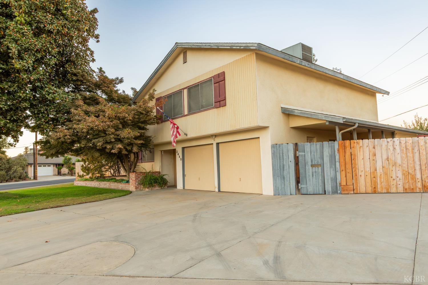 2440 E Howard Ave, Visalia, CA 93292