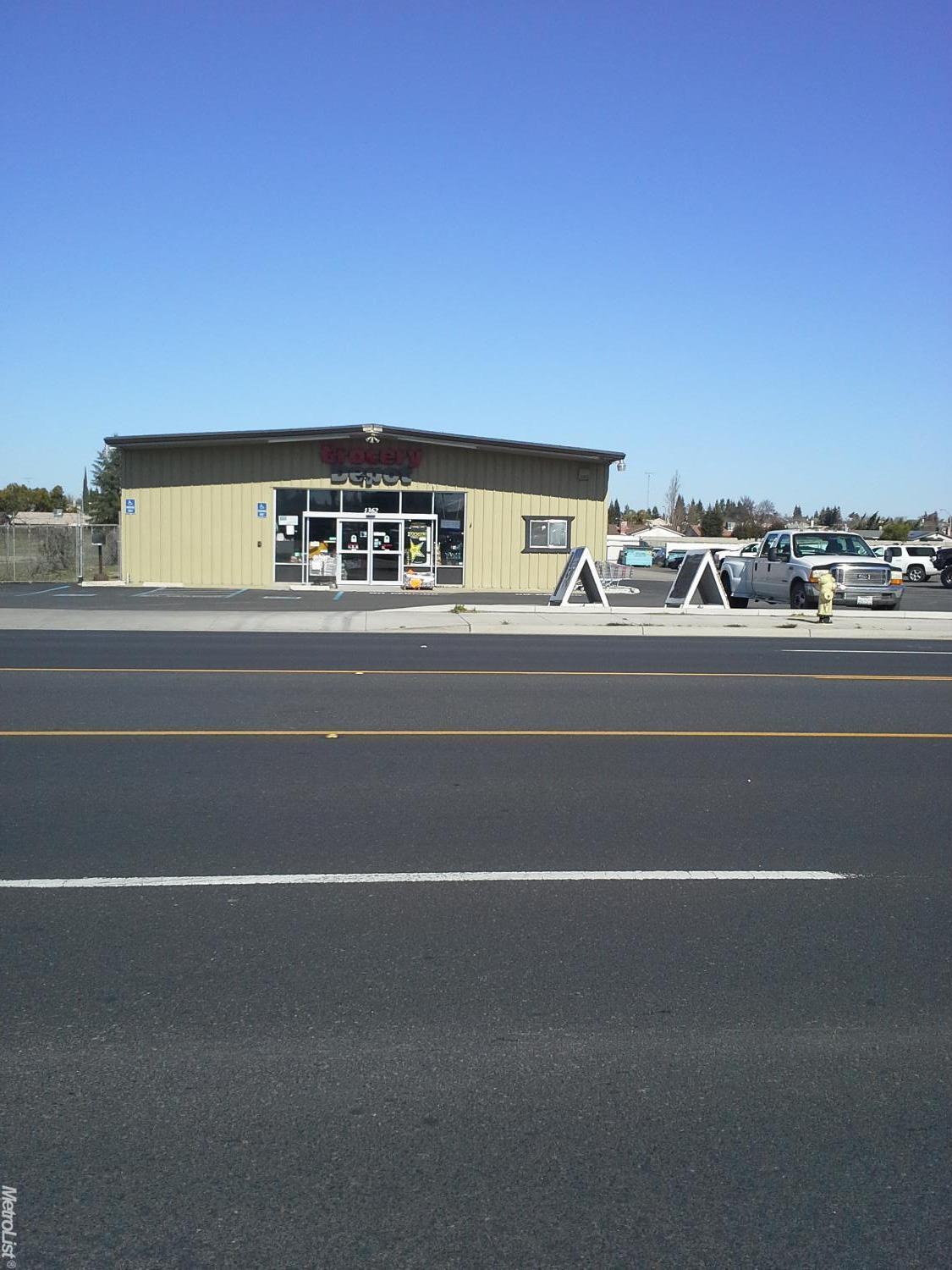 1362 E F St, Oakdale, CA 95361