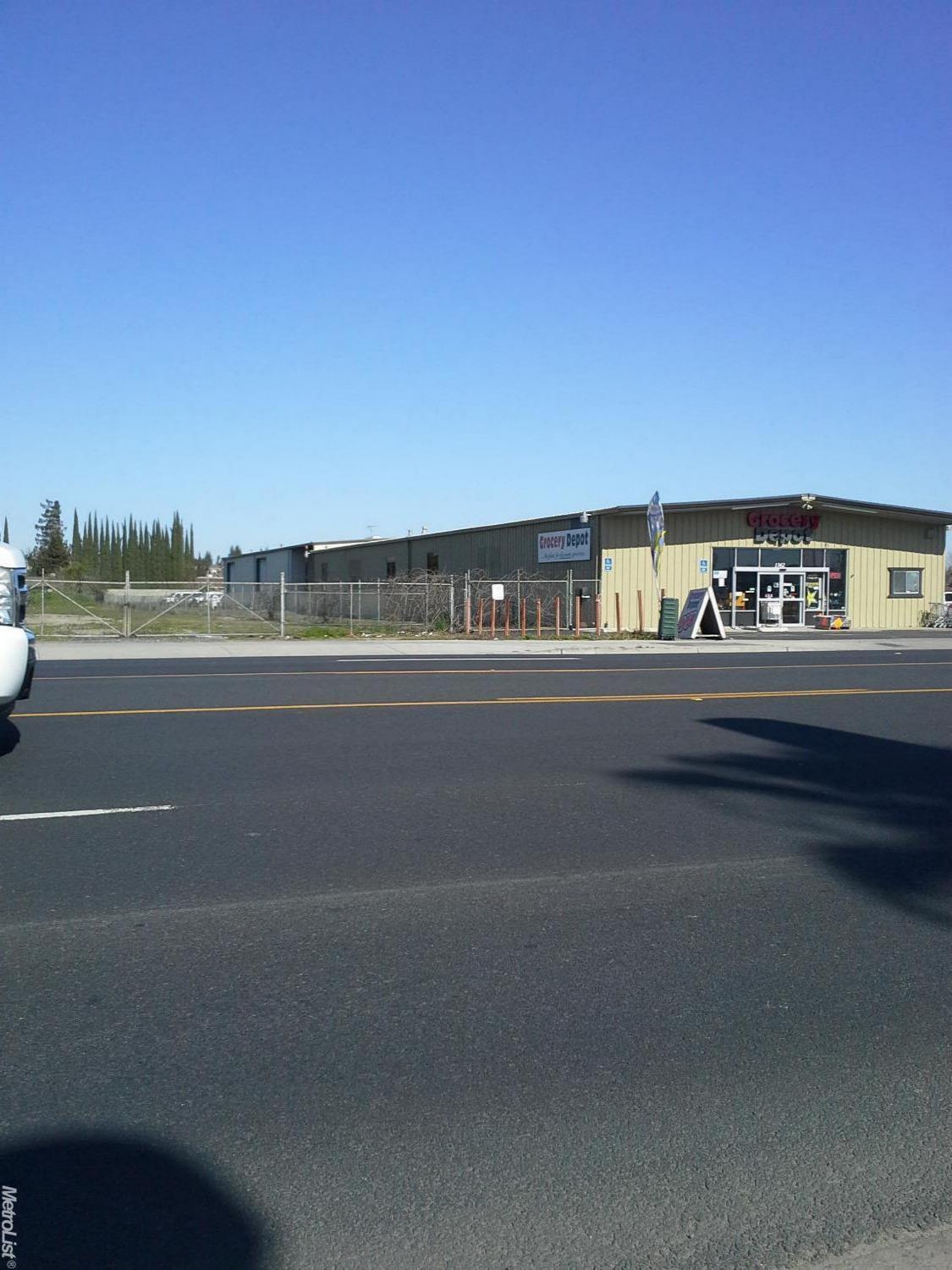 1362 E F St, Oakdale, CA 95361