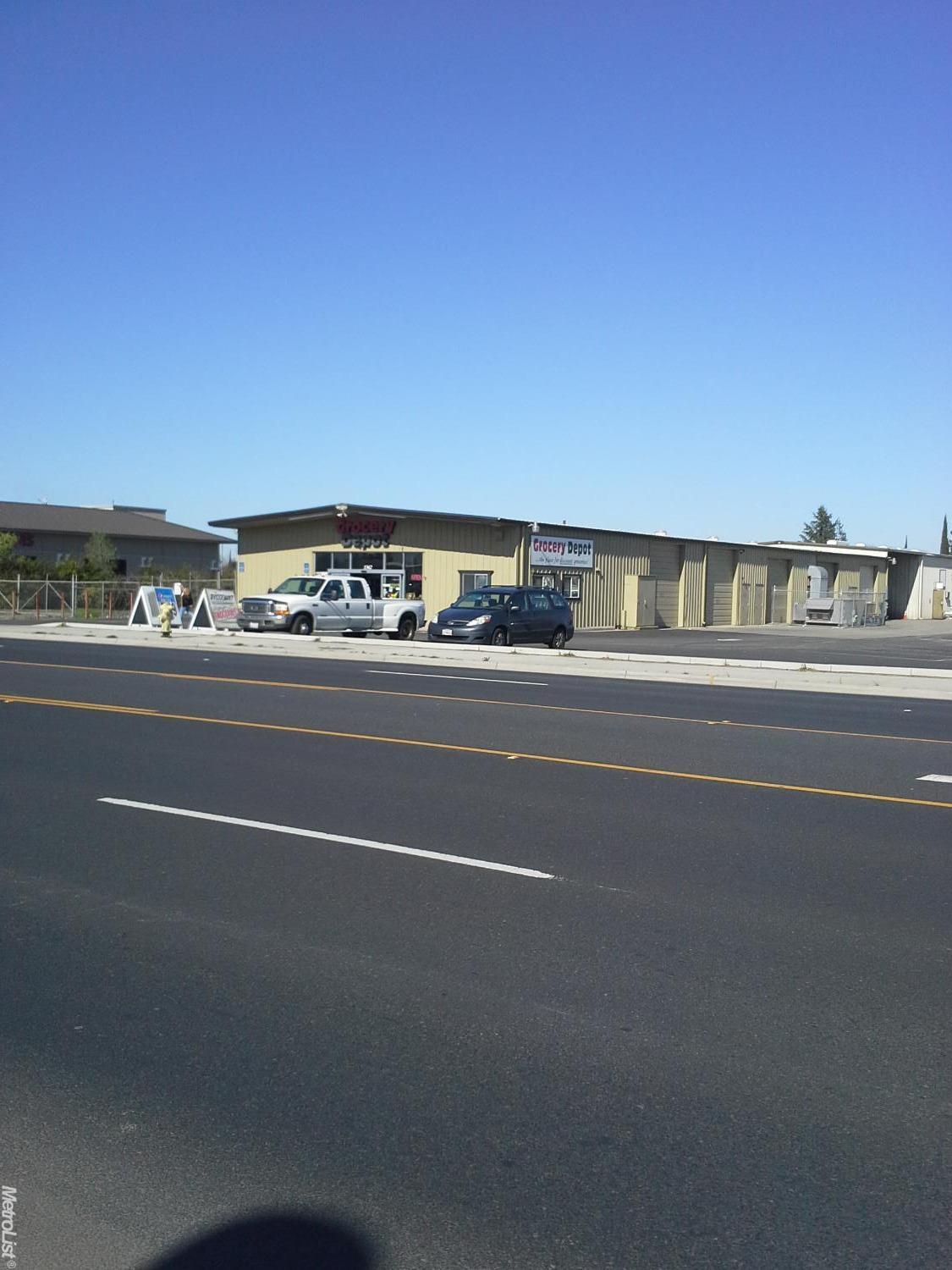 1362 E F St, Oakdale, CA 95361