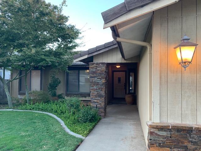 1242 River Bluff Dr, Oakdale, CA 95361