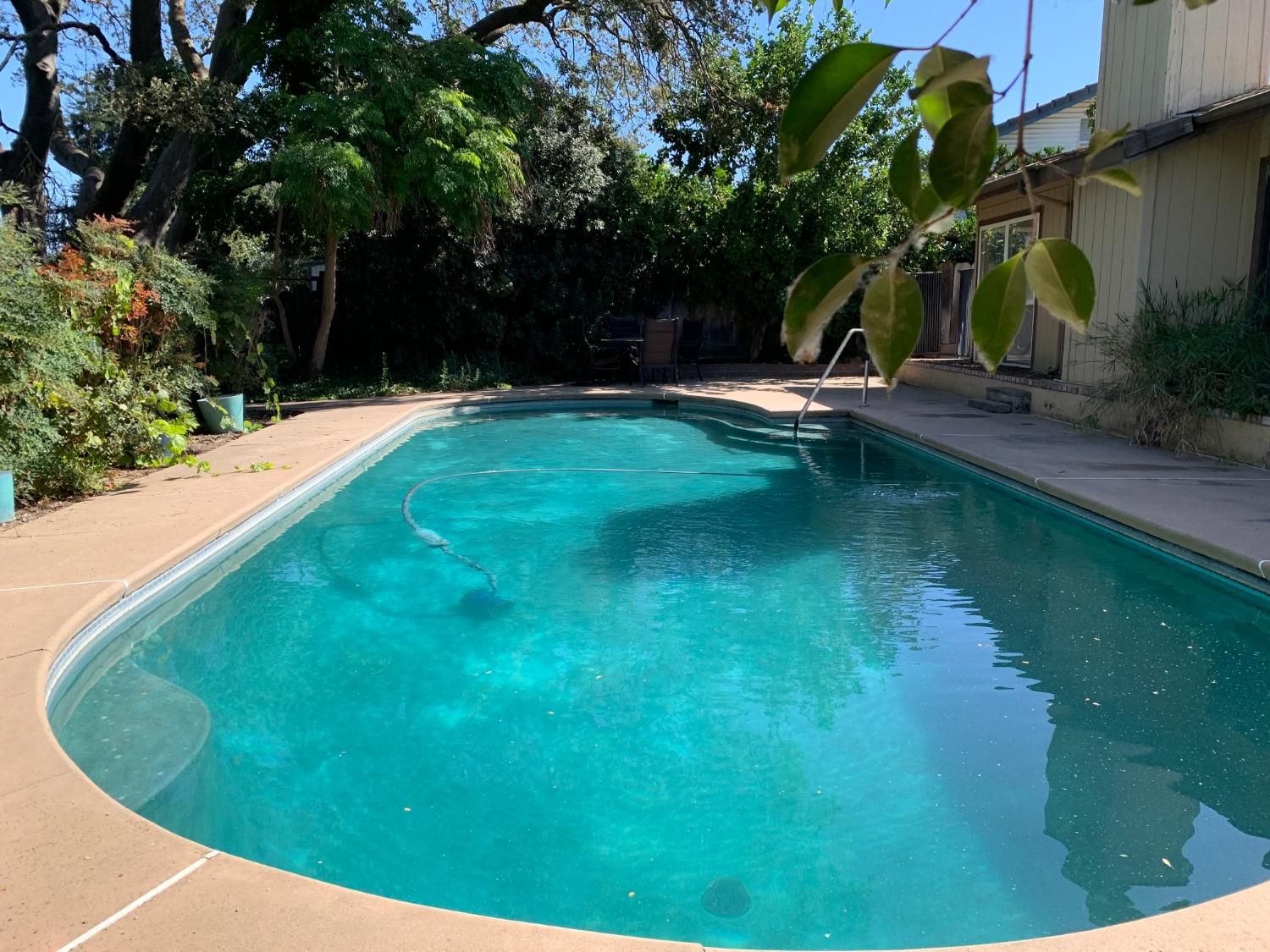 1242 River Bluff Dr, Oakdale, CA 95361