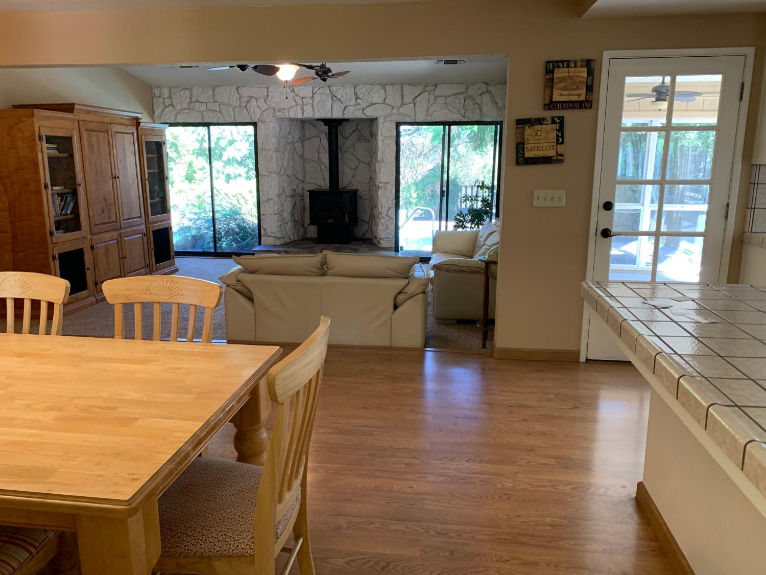 1242 River Bluff Dr, Oakdale, CA 95361