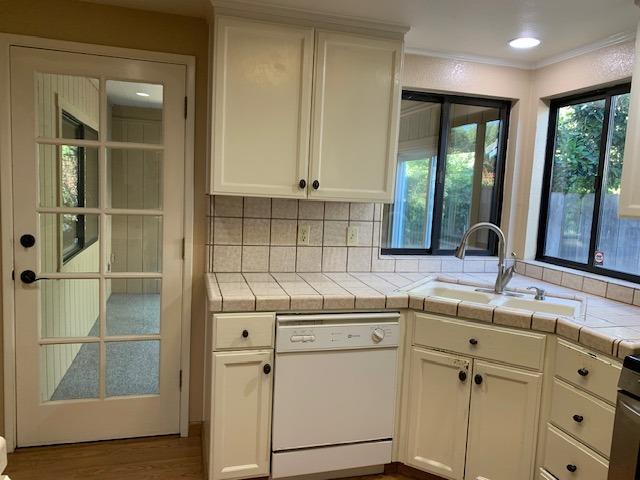 1242 River Bluff Dr, Oakdale, CA 95361