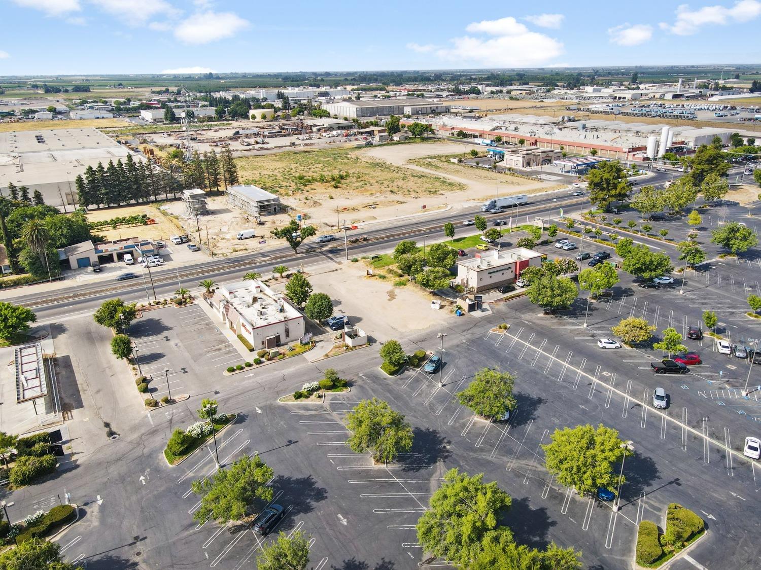 2175 W Main St, Turlock, CA 95380