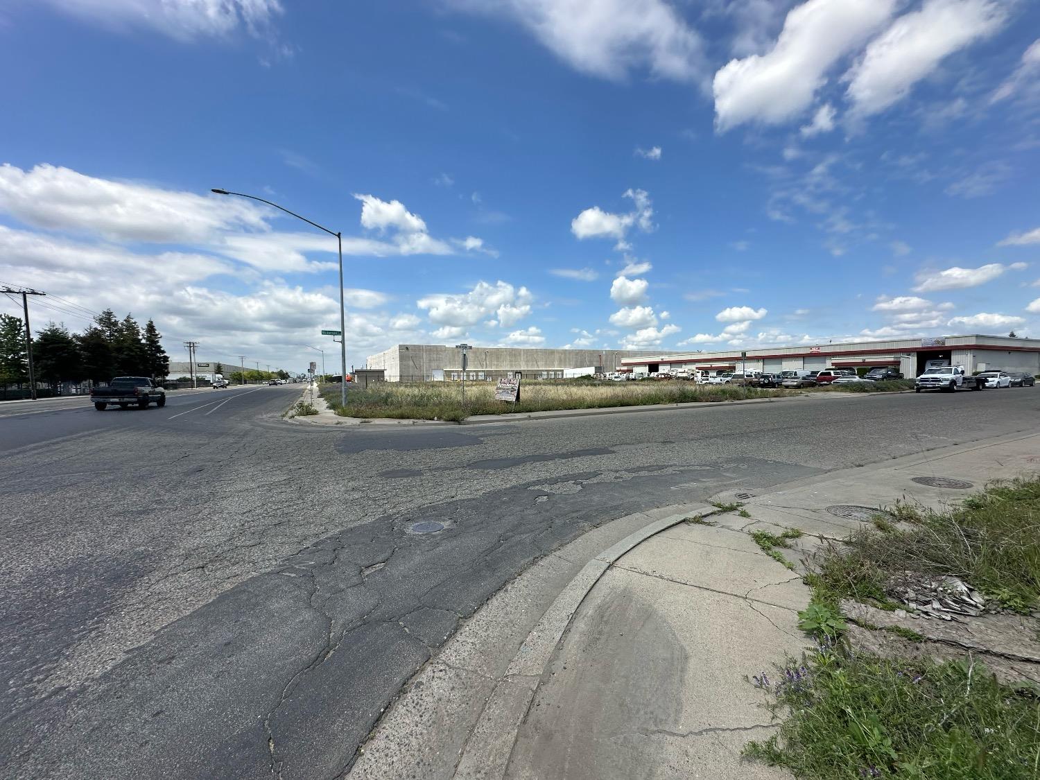 2617 E Whitmore Ave, Modesto, CA 95358