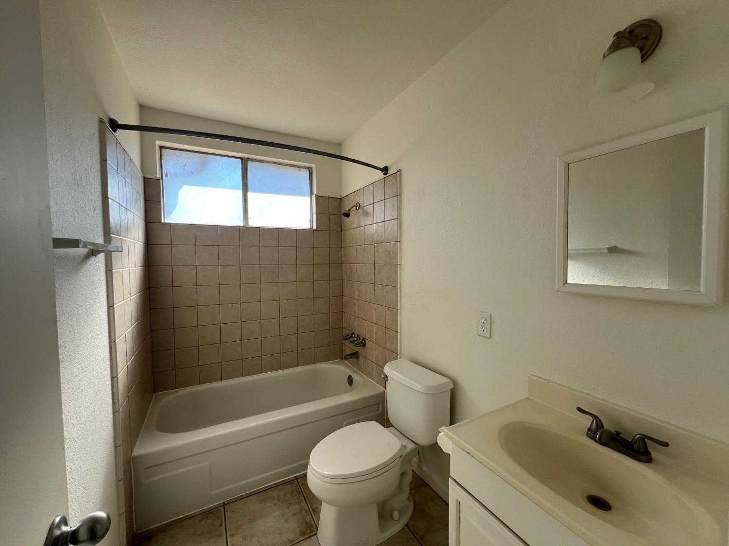 2960 Rocky Ln, Riverbank, CA 95367