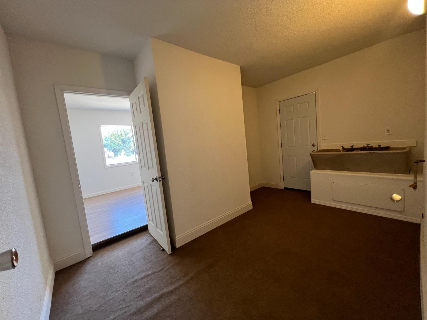 2960 Rocky Ln, Riverbank, CA 95367