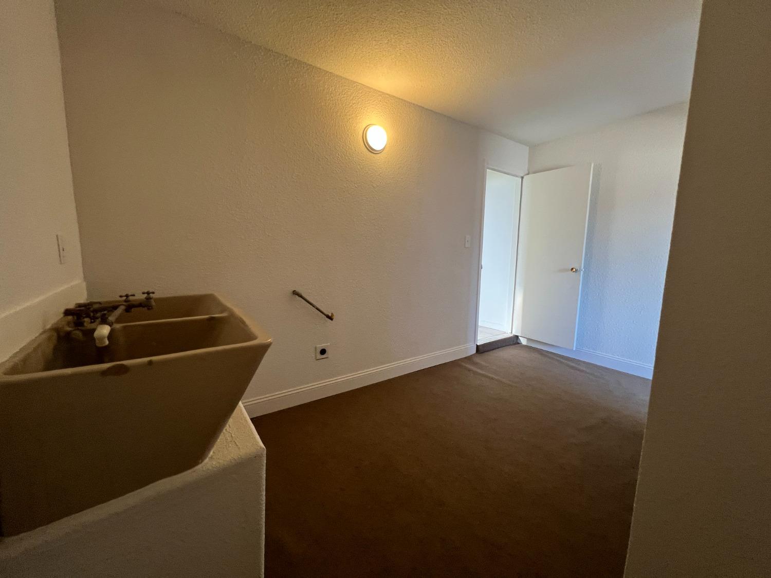 2960 Rocky Ln, Riverbank, CA 95367