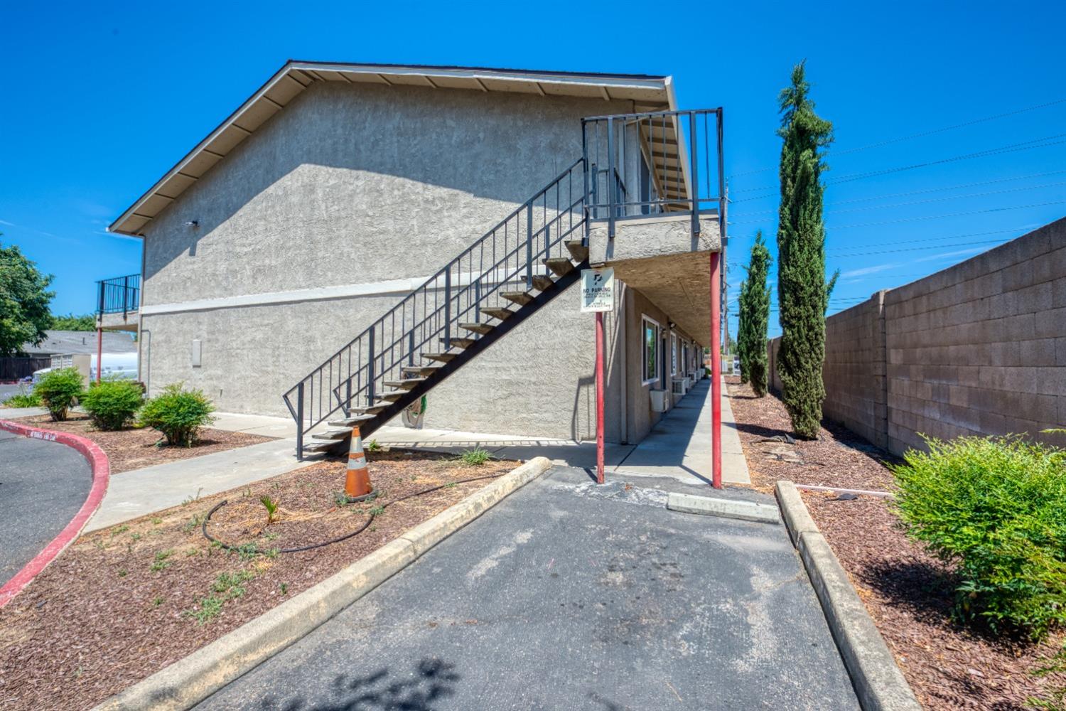 431 Coffee Rd, Modesto, CA 95355