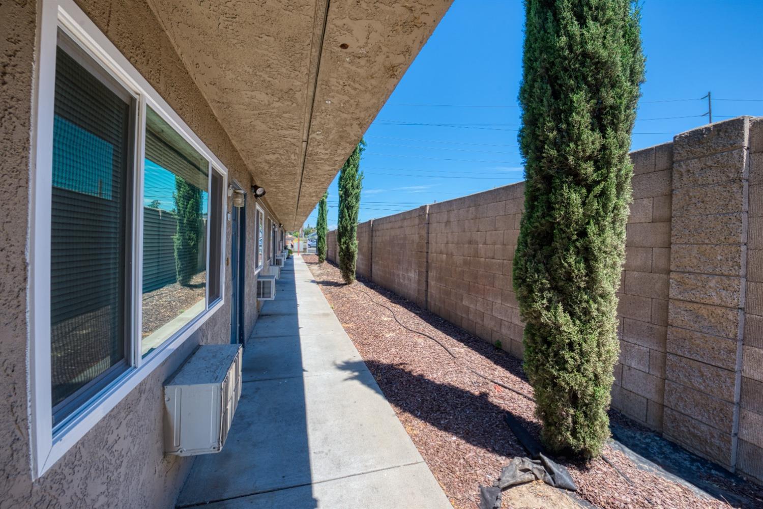 431 Coffee Rd, Modesto, CA 95355