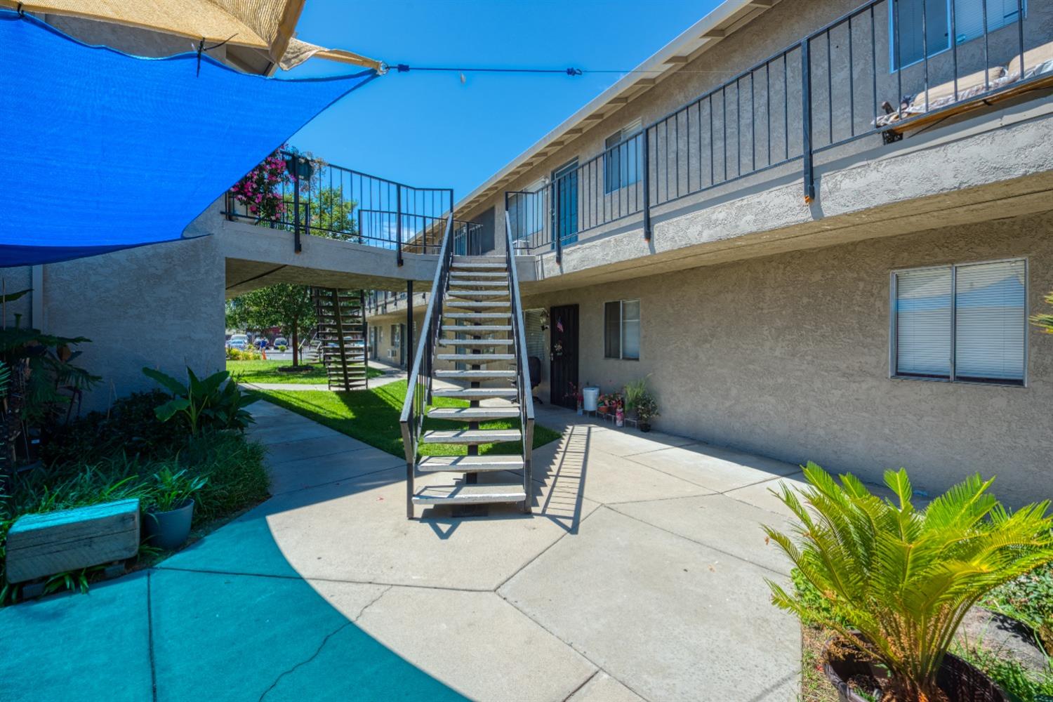 431 Coffee Rd, Modesto, CA 95355