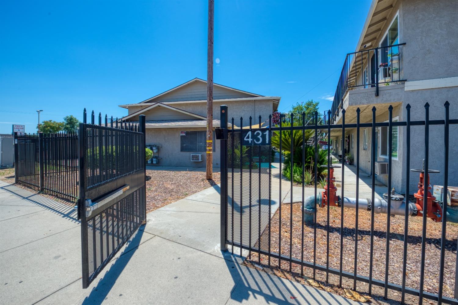 431 Coffee Rd, Modesto, CA 95355