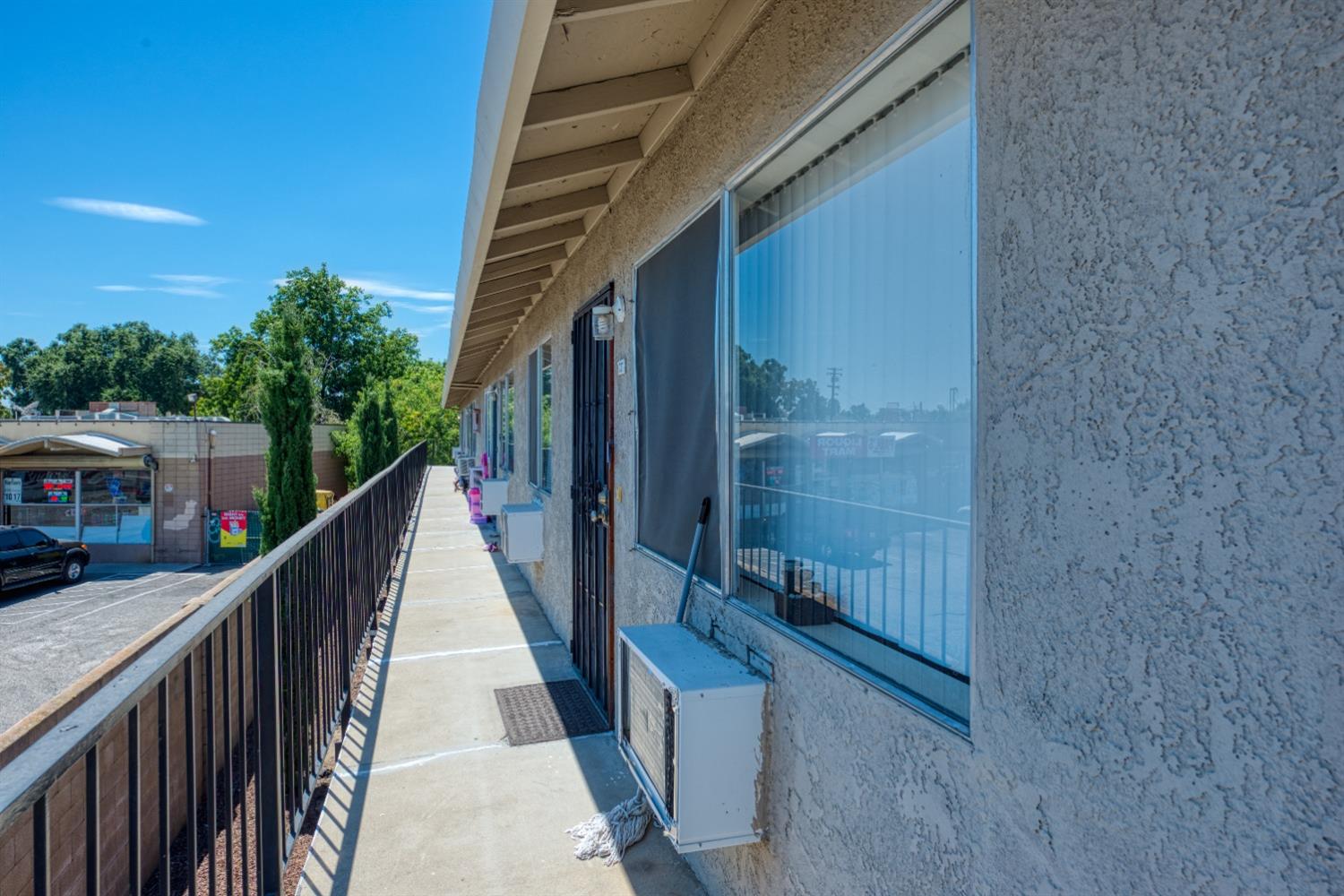 431 Coffee Rd, Modesto, CA 95355