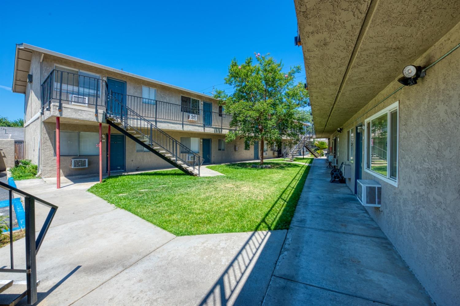 431 Coffee Rd, Modesto, CA 95355