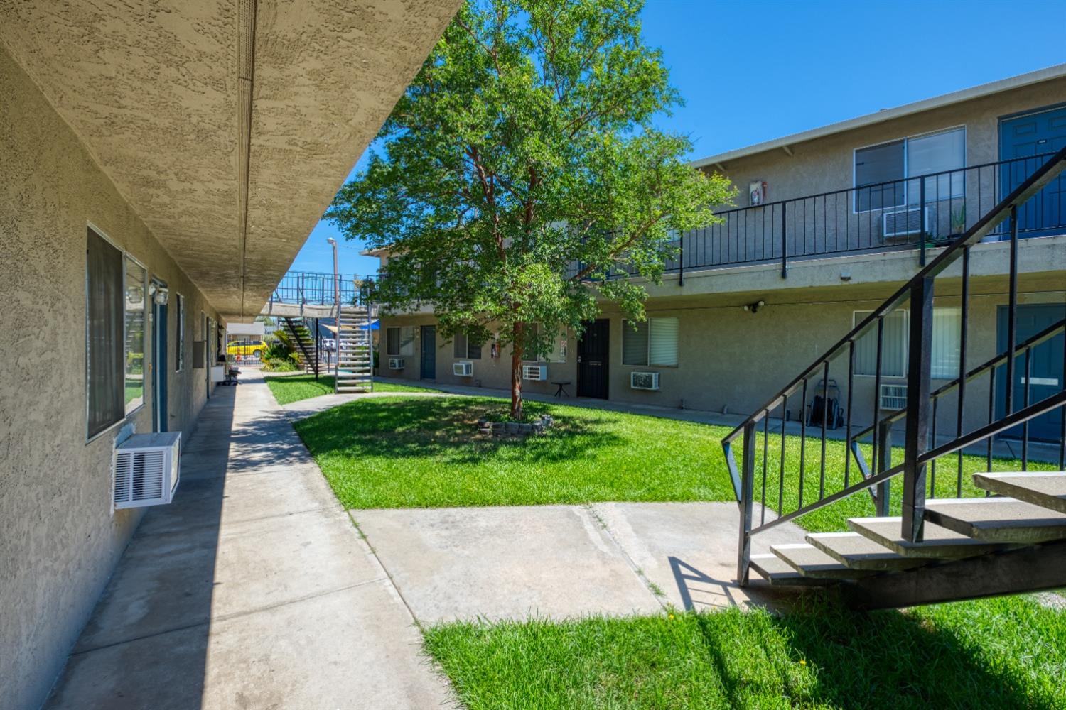 431 Coffee Rd, Modesto, CA 95355