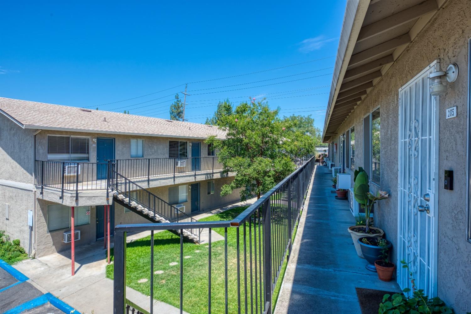 431 Coffee Rd, Modesto, CA 95355