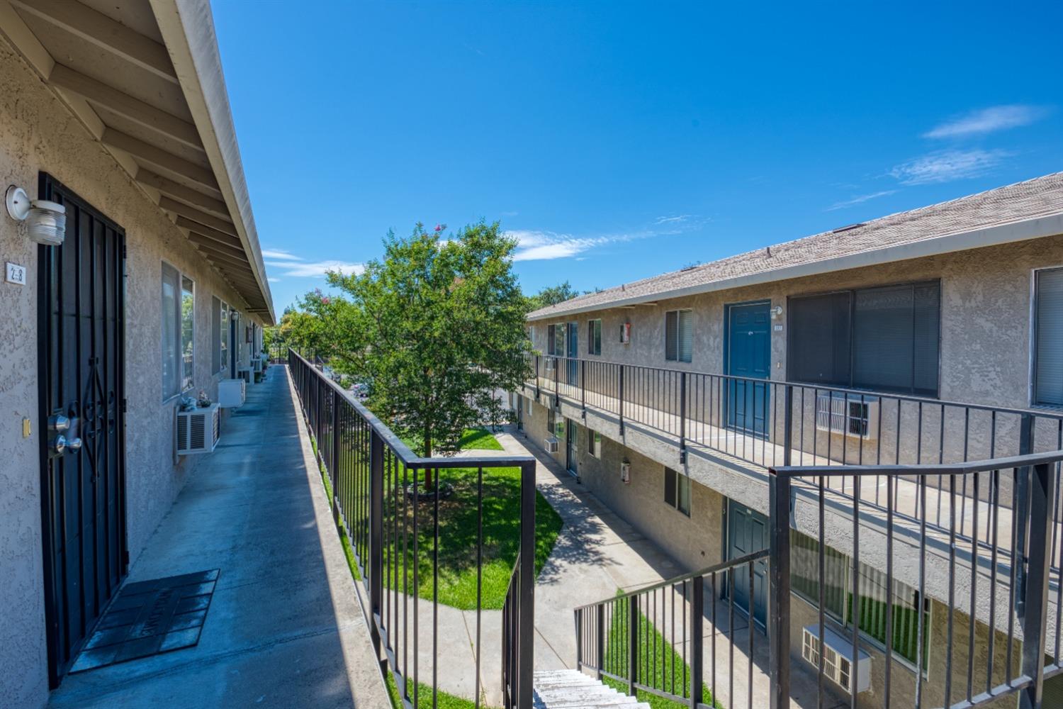 431 Coffee Rd, Modesto, CA 95355