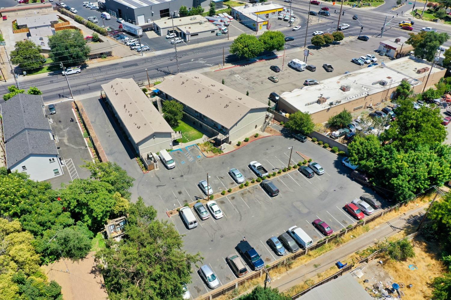 431 Coffee Rd, Modesto, CA 95355