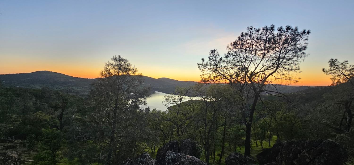 9145 Hunters Valley Rd, La Grange, CA 95329