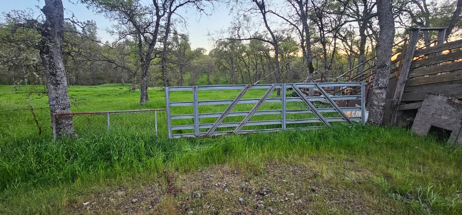 9145 Hunters Valley Rd, La Grange, CA 95329