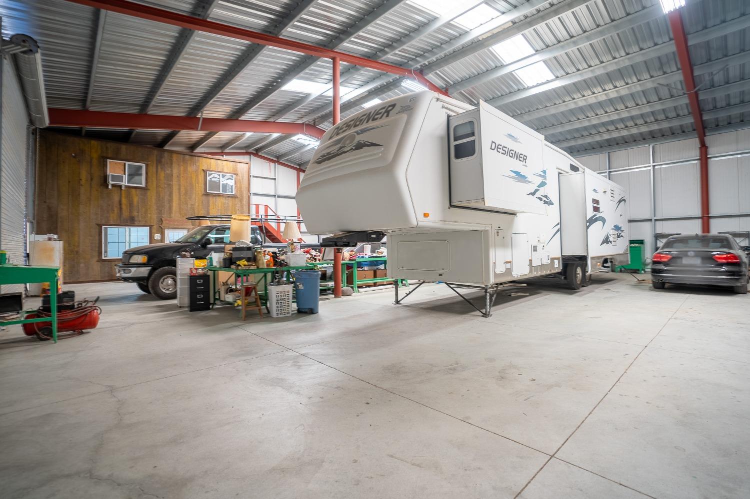 20492 Overland Rd, Los Banos, CA 93635