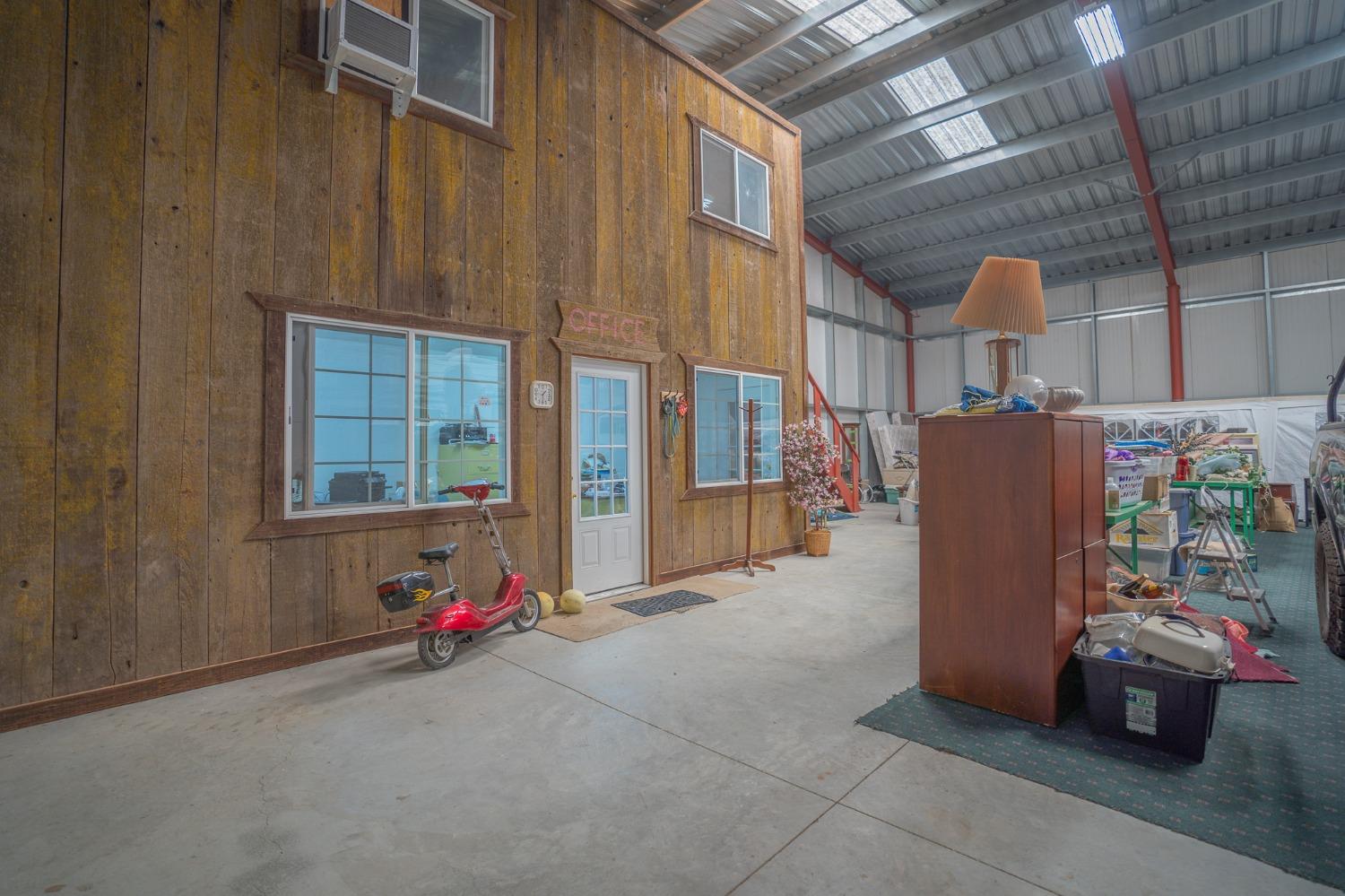 20492 Overland Rd, Los Banos, CA 93635