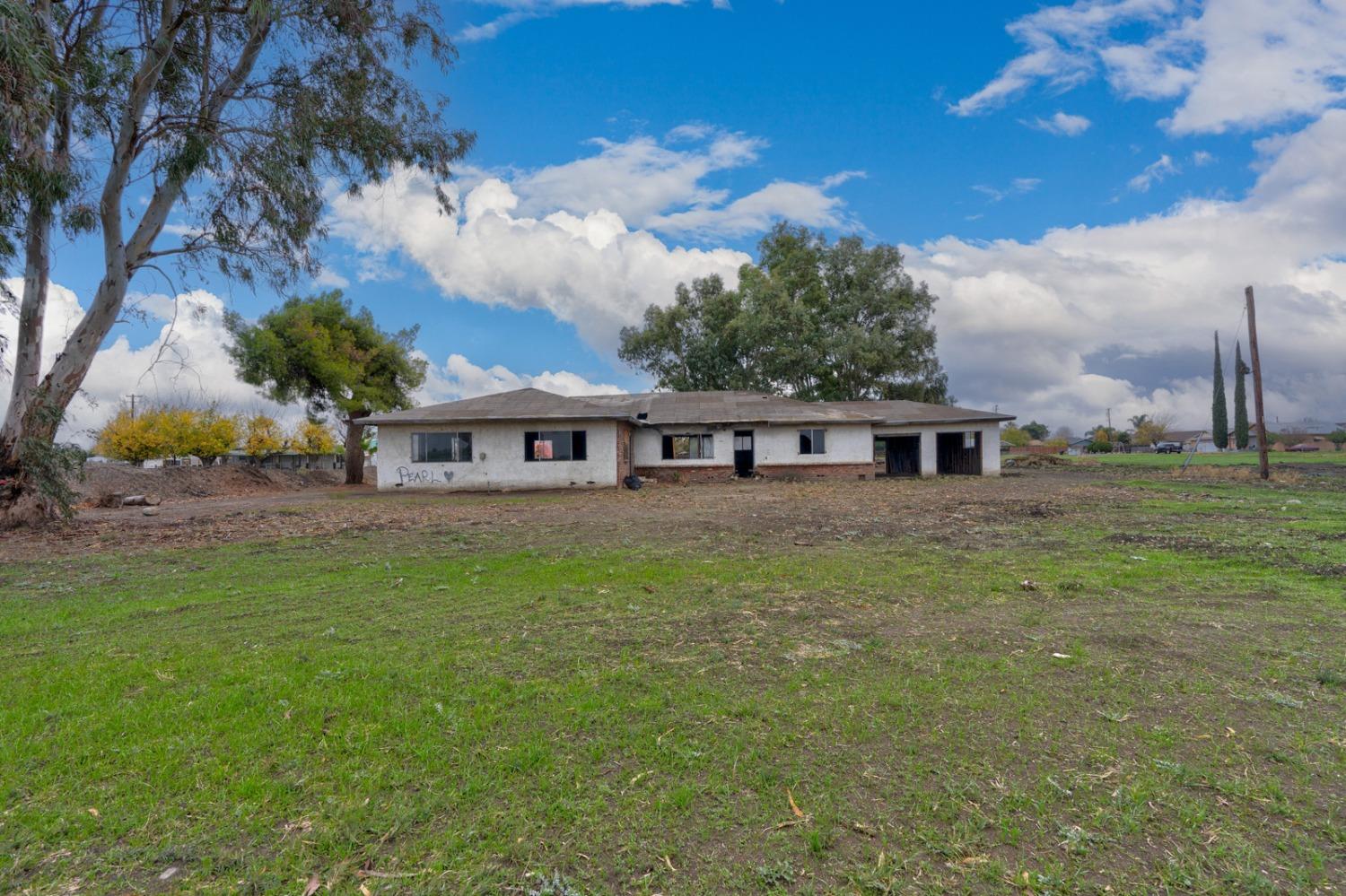 21188 Elgin Ave, Dos Palos, CA 93620