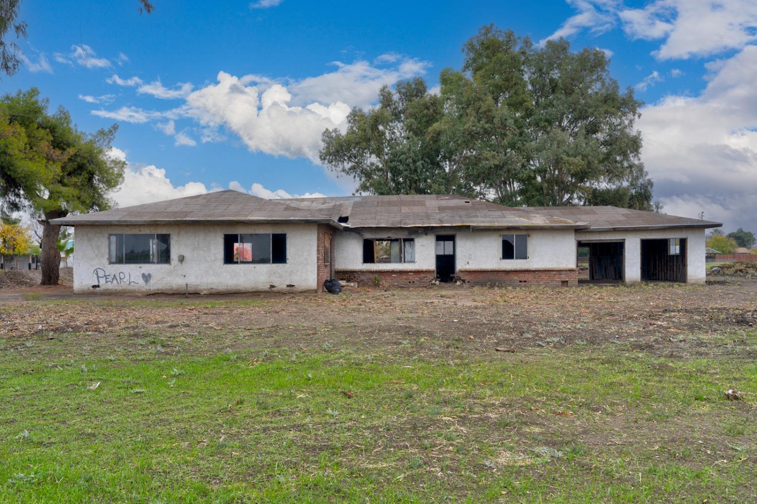 21188 Elgin Ave, Dos Palos, CA 93620