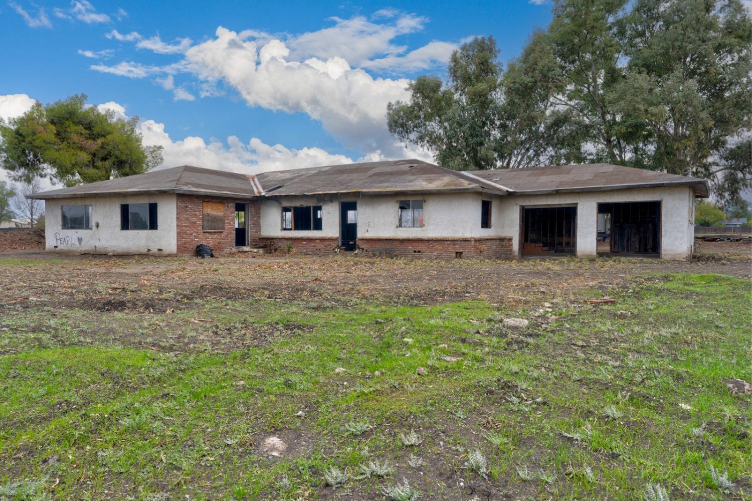 21188 Elgin Ave, Dos Palos, CA 93620