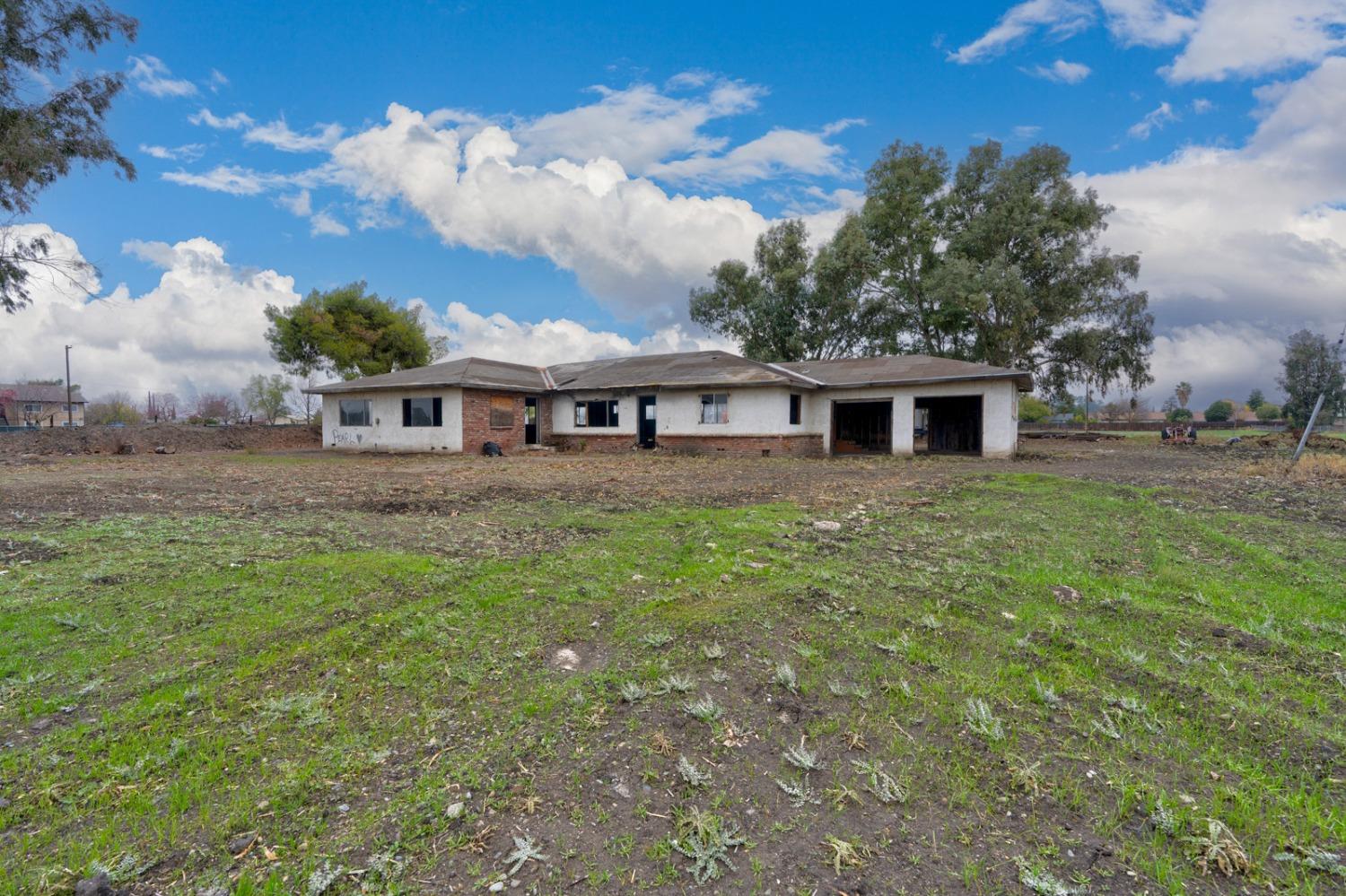 21188 Elgin Ave, Dos Palos, CA 93620