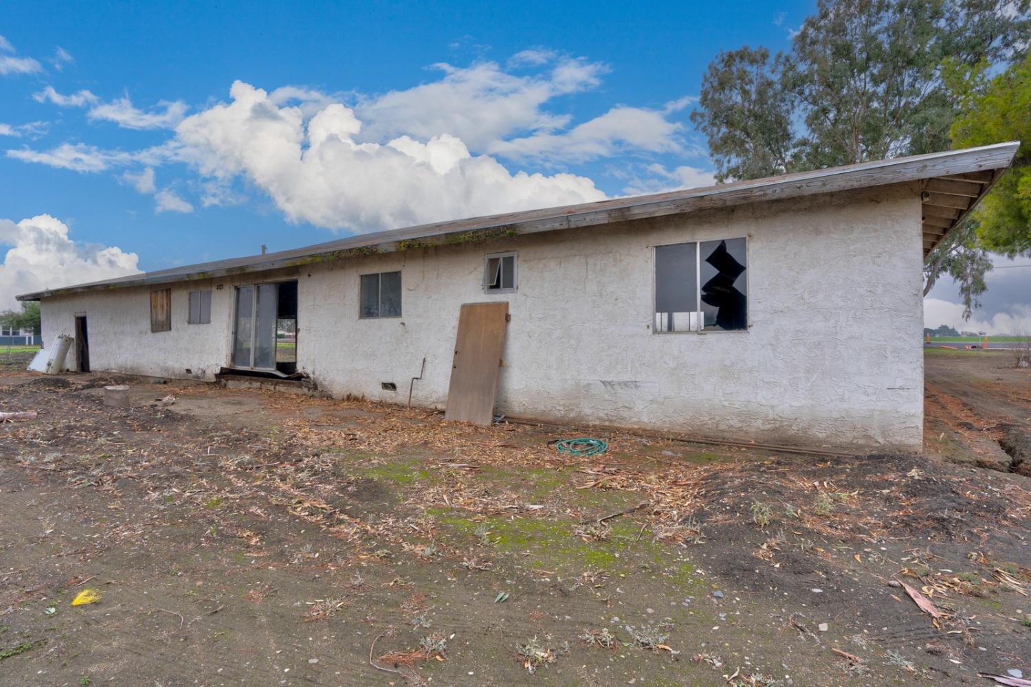 21188 Elgin Ave, Dos Palos, CA 93620