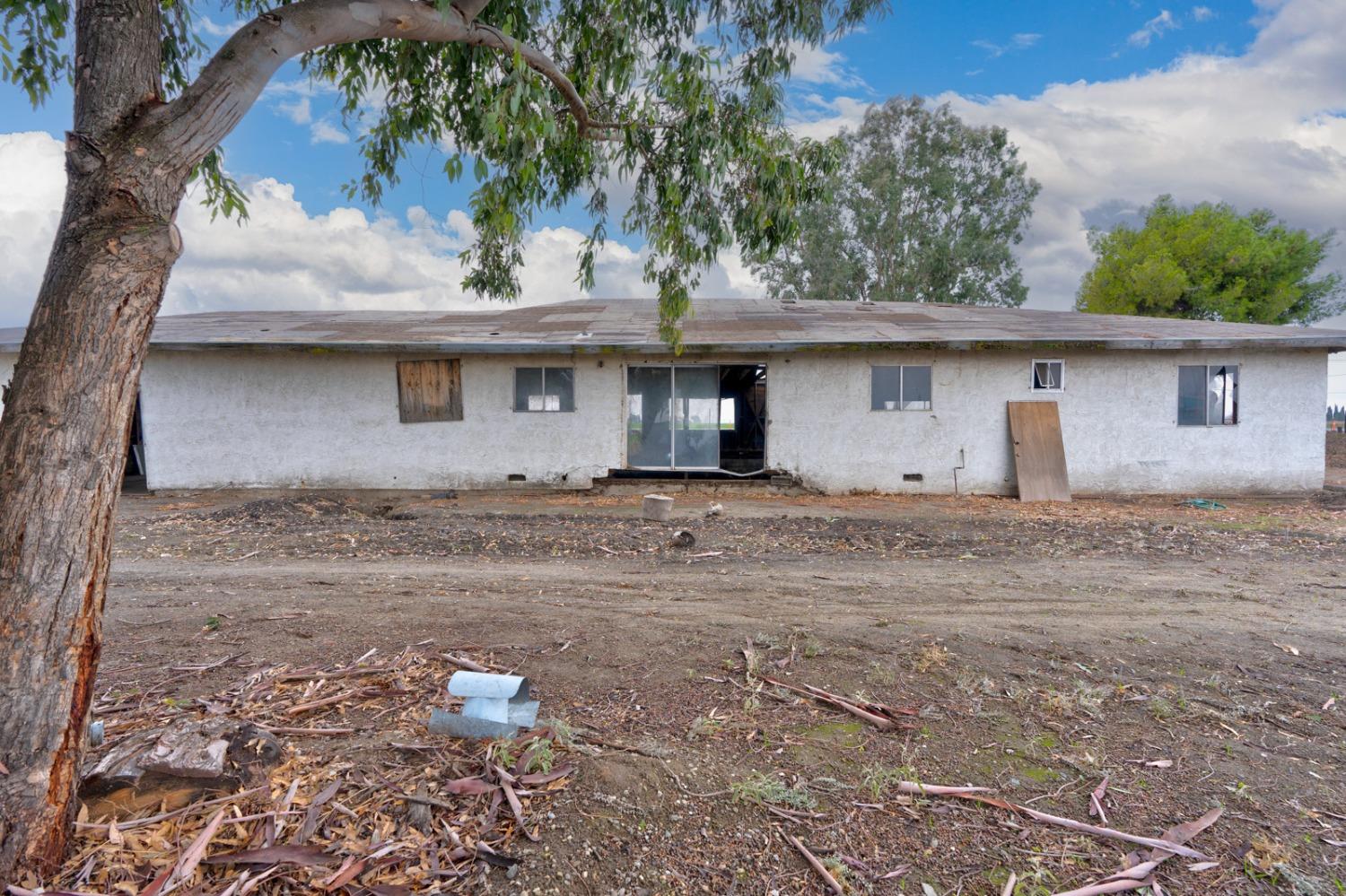 21188 Elgin Ave, Dos Palos, CA 93620