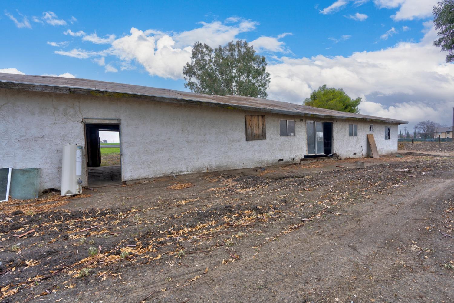 21188 Elgin Ave, Dos Palos, CA 93620