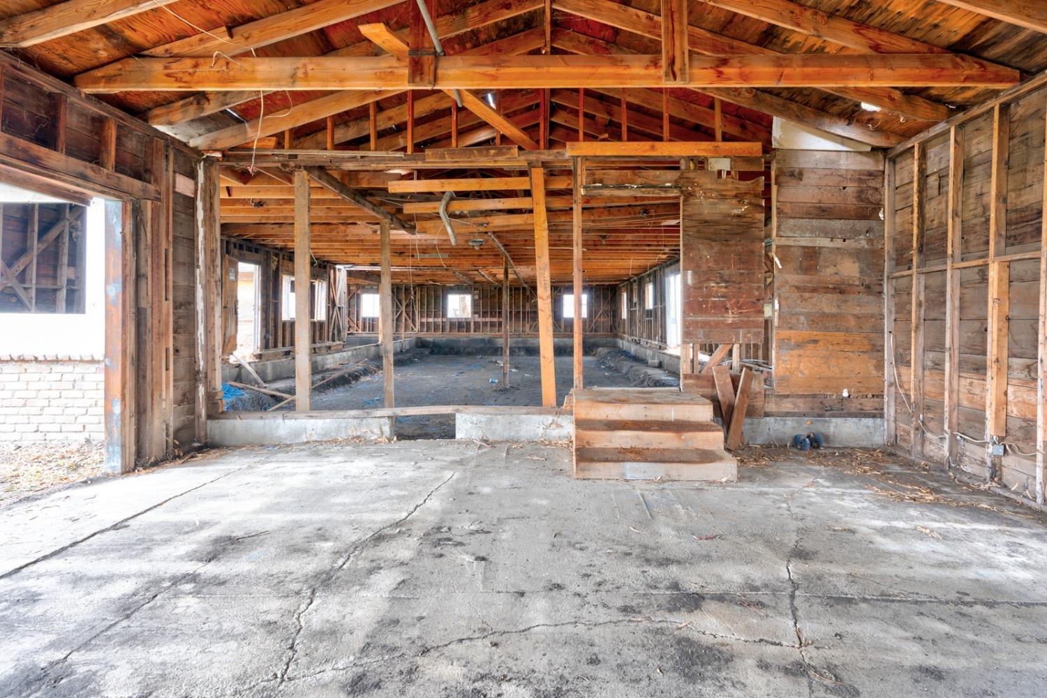 21188 Elgin Ave, Dos Palos, CA 93620