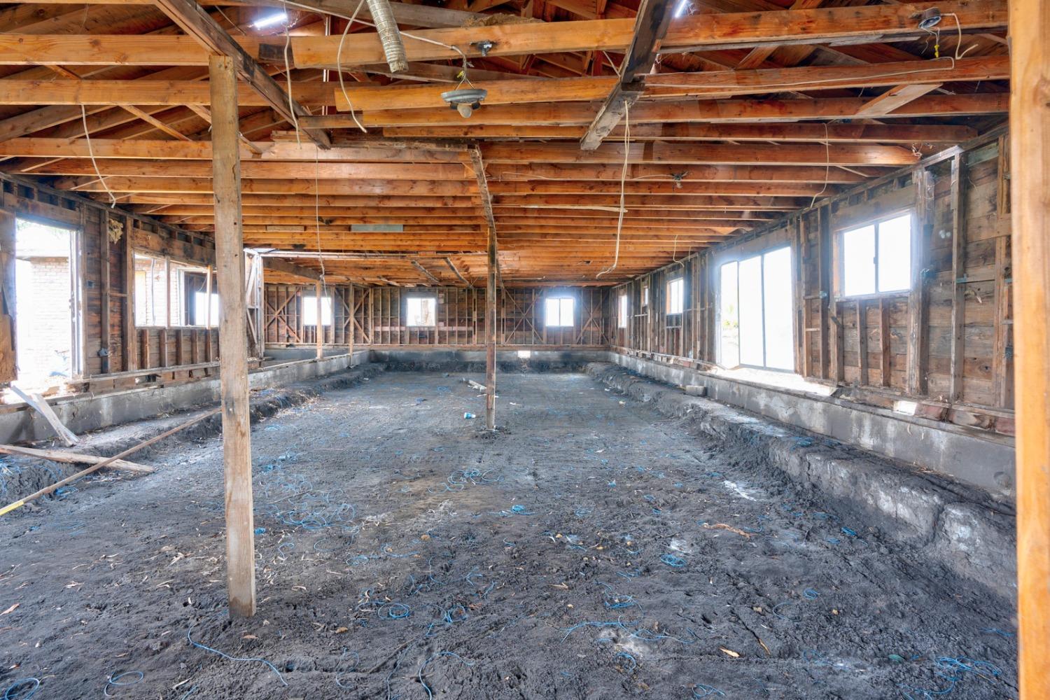 21188 Elgin Ave, Dos Palos, CA 93620