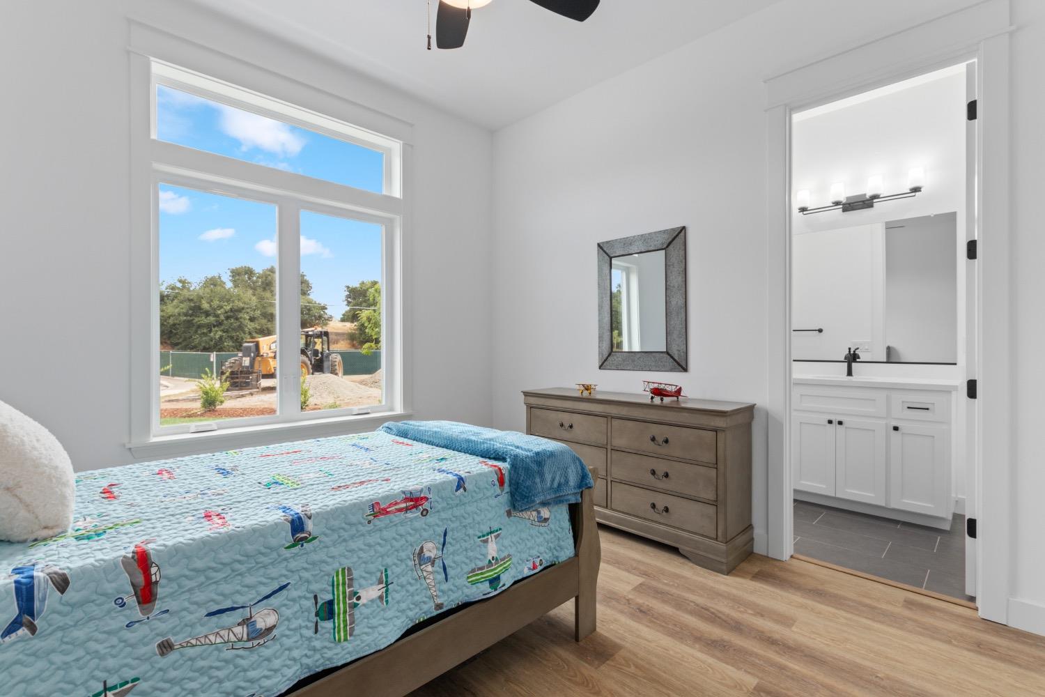 9807 S Plaza De Oro Dr, Oakdale, CA 95361