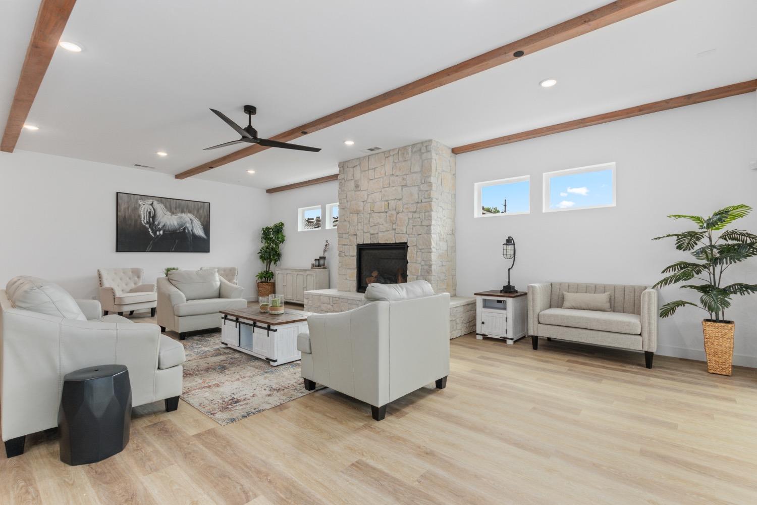 9807 S Plaza De Oro Dr, Oakdale, CA 95361