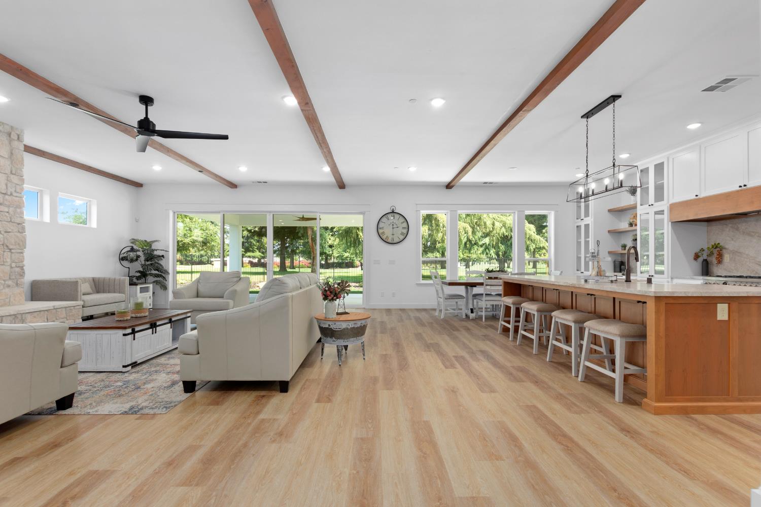 9807 S Plaza De Oro Dr, Oakdale, CA 95361