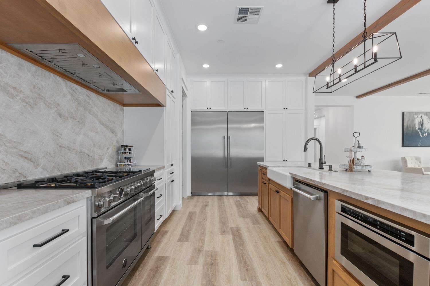 9807 S Plaza De Oro Dr, Oakdale, CA 95361