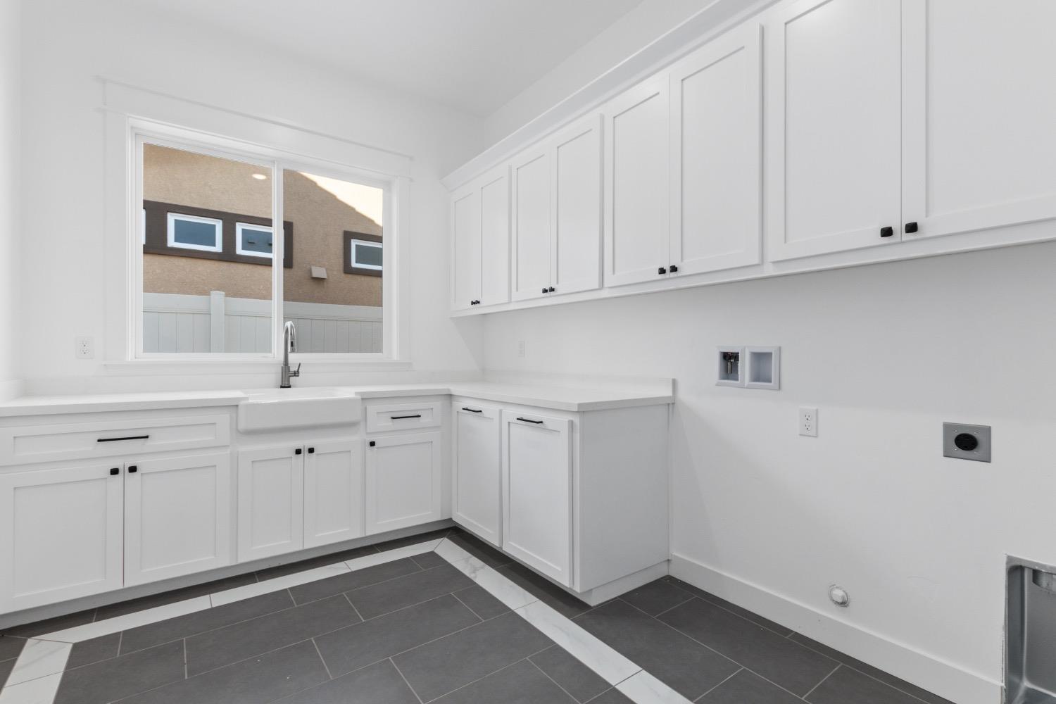 9807 S Plaza De Oro Dr, Oakdale, CA 95361