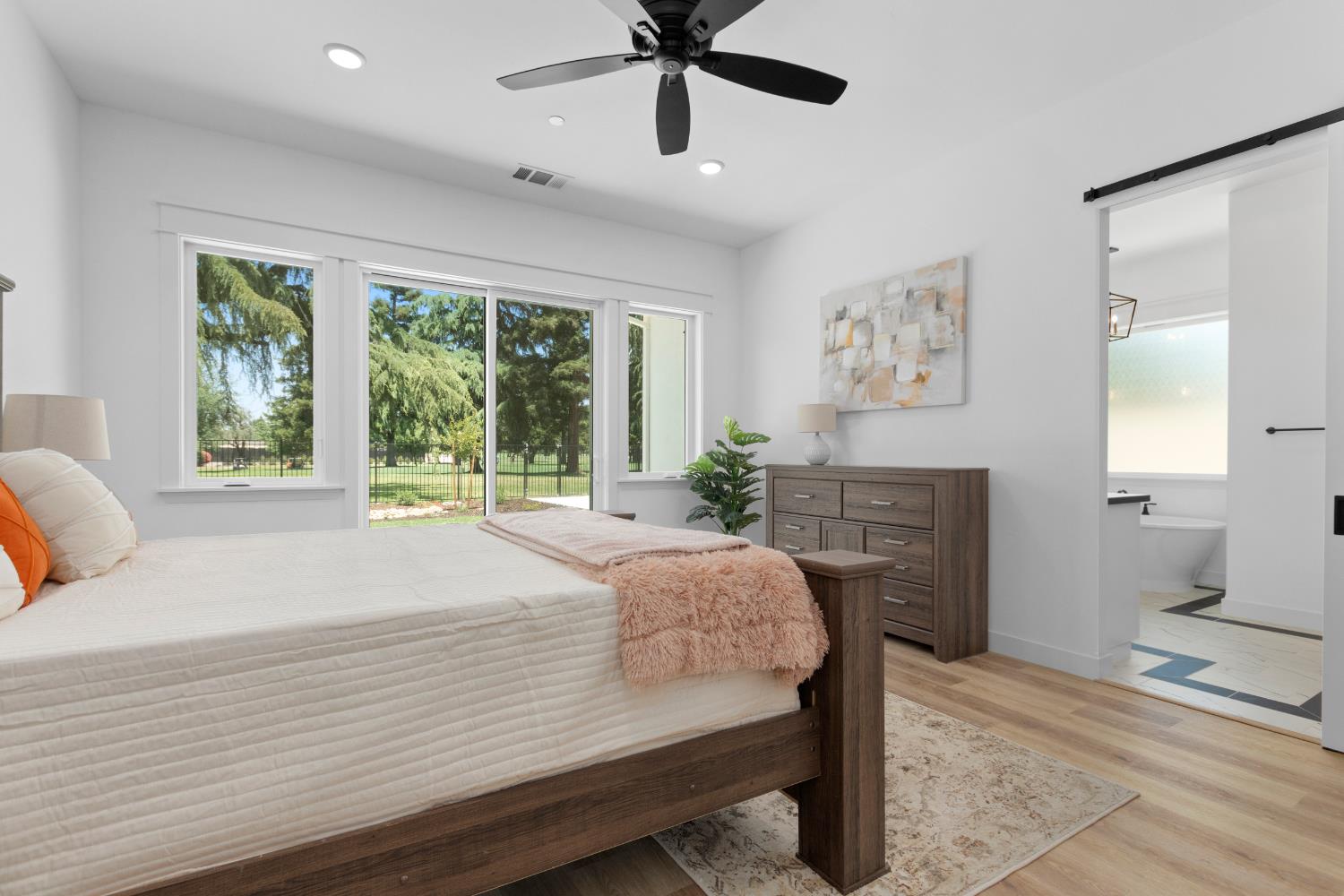 9807 S Plaza De Oro Dr, Oakdale, CA 95361