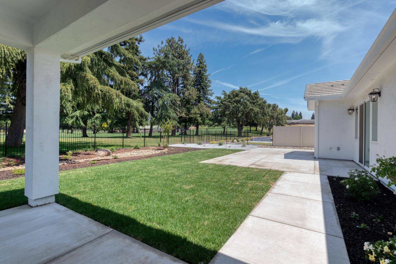 9807 S Plaza De Oro Dr, Oakdale, CA 95361