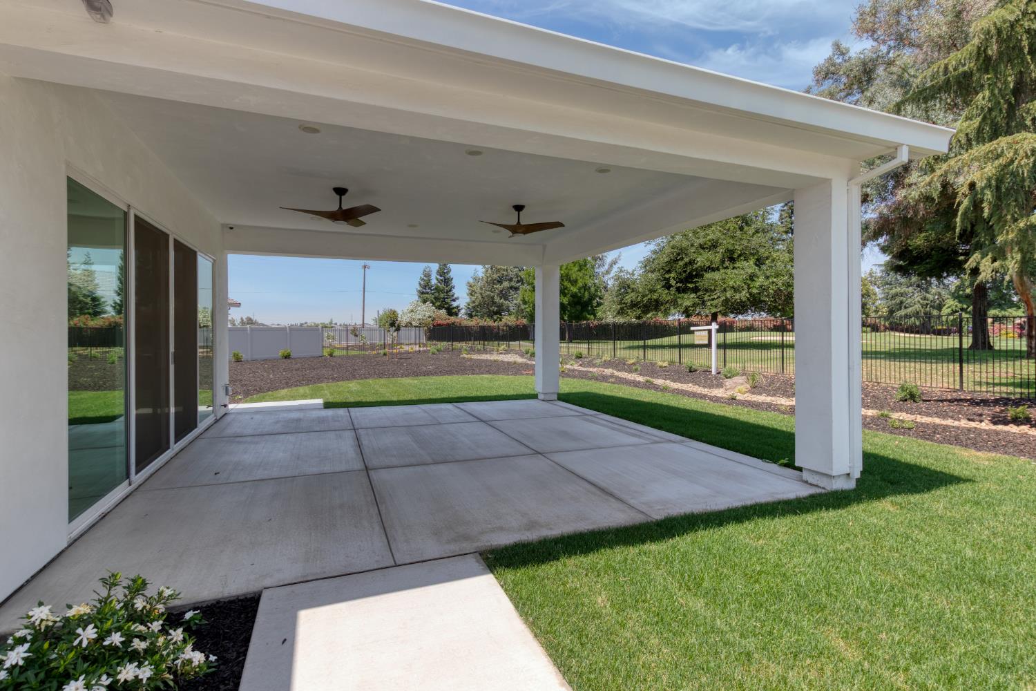 9807 S Plaza De Oro Dr, Oakdale, CA 95361