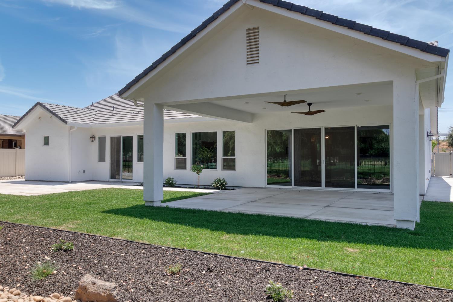 9807 S Plaza De Oro Dr, Oakdale, CA 95361