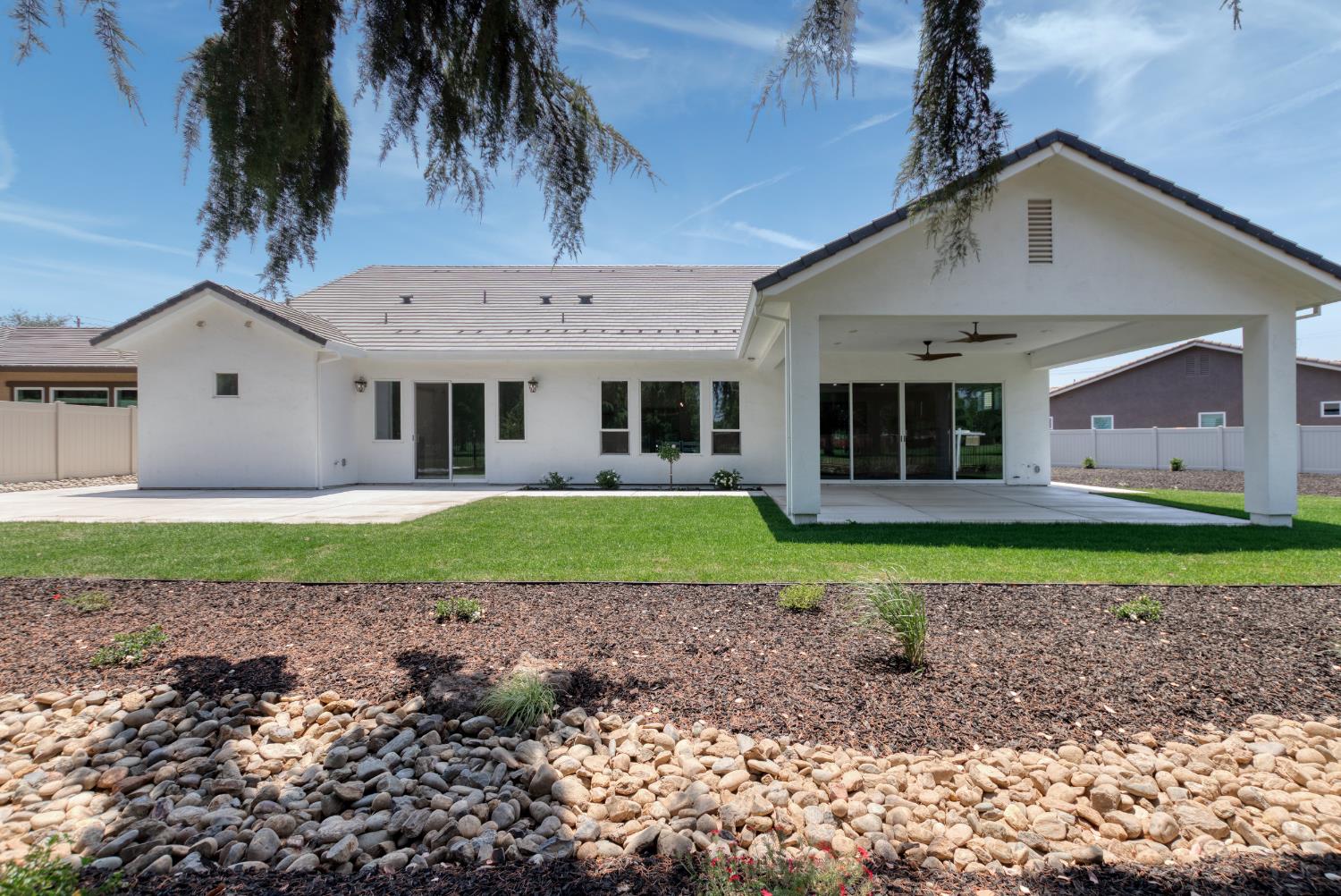 9807 S Plaza De Oro Dr, Oakdale, CA 95361