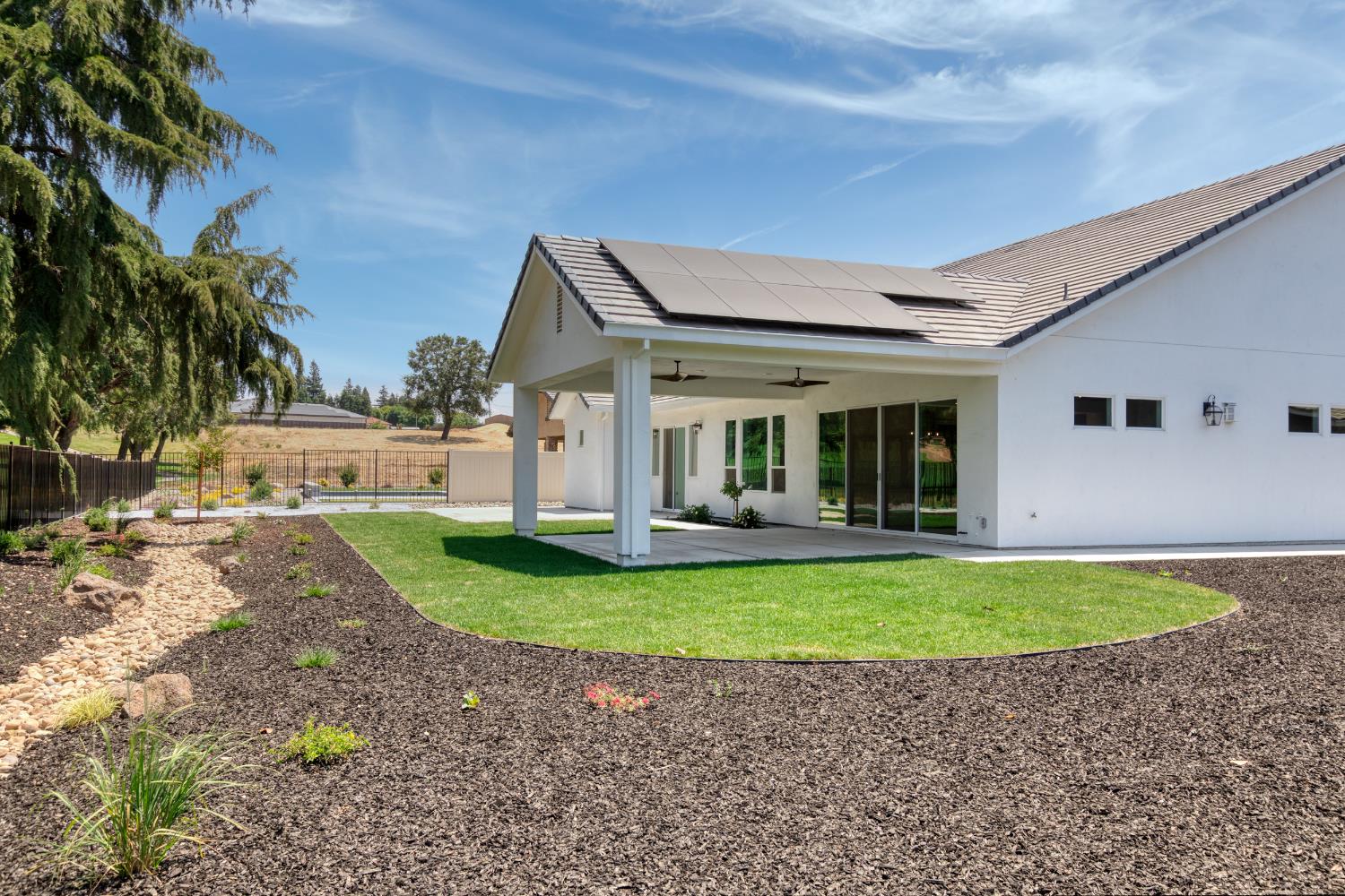 9807 S Plaza De Oro Dr, Oakdale, CA 95361