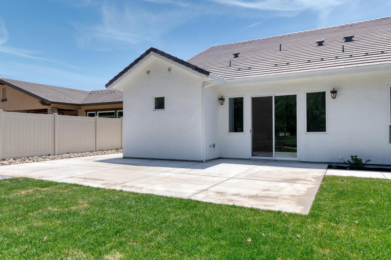 9807 S Plaza De Oro Dr, Oakdale, CA 95361