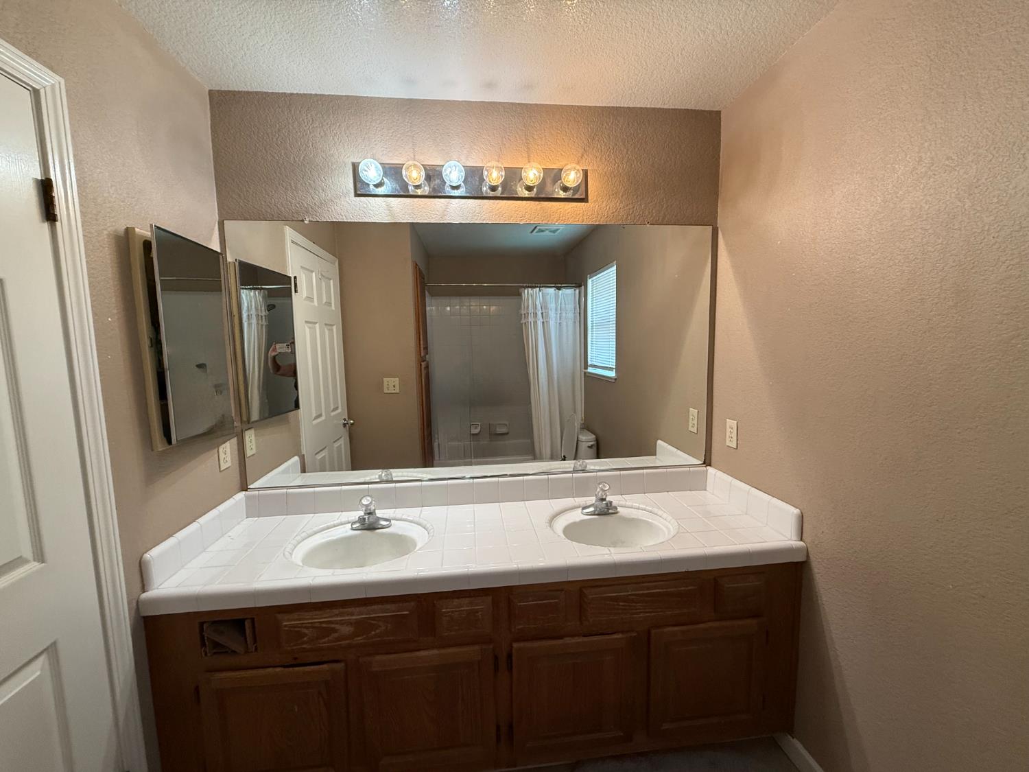 217 Castile Ln, Turlock, CA 95382