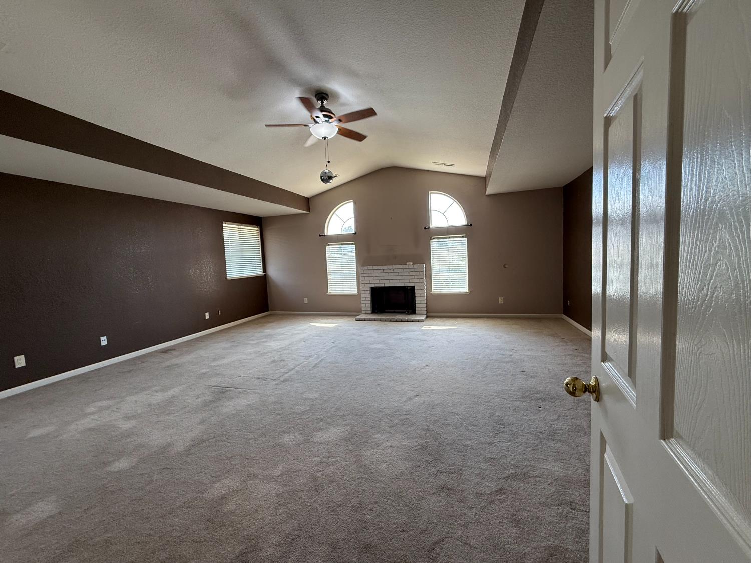 217 Castile Ln, Turlock, CA 95382